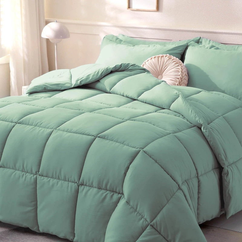 DOWNCOOL Comforters Oversize King Size, Duvet Insert,Sage Green All Season Duvet, Lightweight Quilt, Down Alternative Hotel Comforter with Corner Tabs (Sage Green, Oversize King 116x98 Inches)