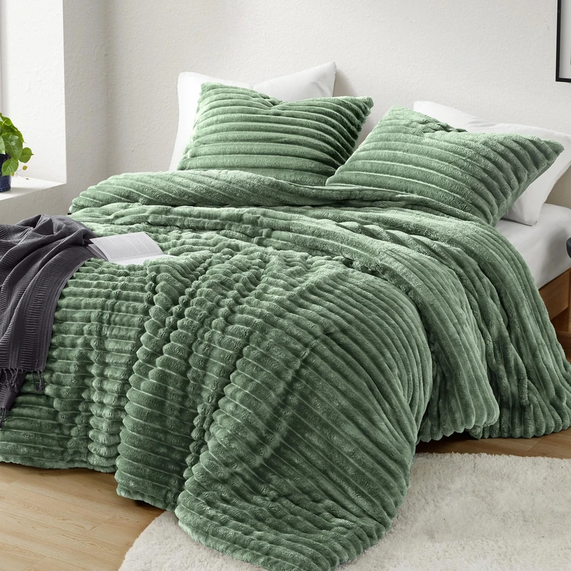 Intelligent Design King Comfoter Set, Cozy Plush Bedding Set, Microfiber Reverse, 3 Piece, Lightweight Ribbed Velvet Comforter and 2 Shams, All Season Fluffy Bed Set, Avril, King/Cal King Green