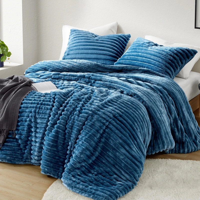 Intelligent Design Queen Comfoter Set, Cozy Plush Bedding Set, Microfiber Reverse, 3 Piece, Lightweight Ribbed Velvet Comforter and 2 Shams, All Season Fluffy Bed Set, Avril, Full/Queen Blue