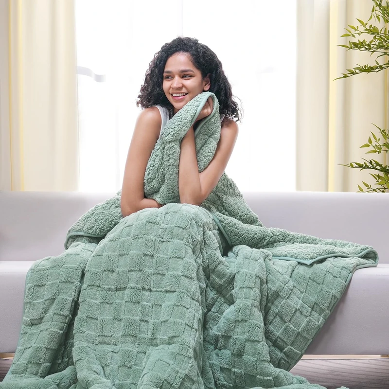Drewin Adult Weighted Blankets 20lbs, Cozy Fluffy Jacquard Checkered Sherpa Weighted Blankets Queen Size 60 x 80 inches, Soft Winter Heavy Blanket for Couch Bed, Ceramic Beads, Sage Green