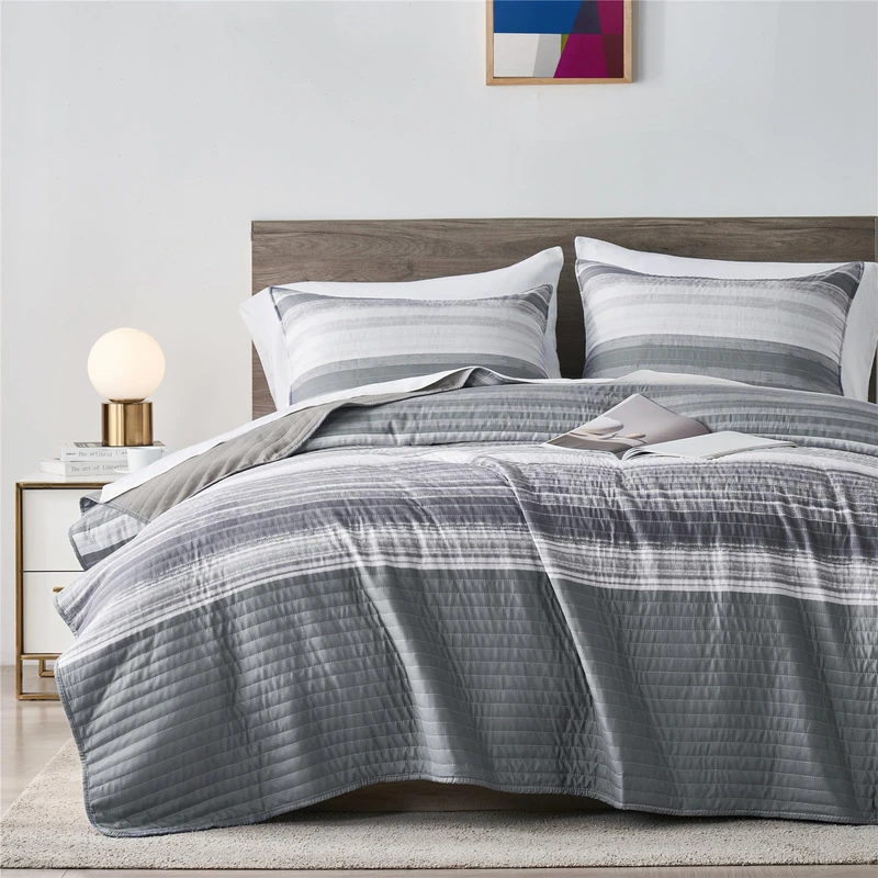 KAKIJUMN King/Cal King Quilt Bedding Set, White and Grey Patchwork Striped Quilt Set, 3 Pieces Soft Lightweight Bedspread Coverlet Set with 2 Pillow Shams(Light Grey,King)