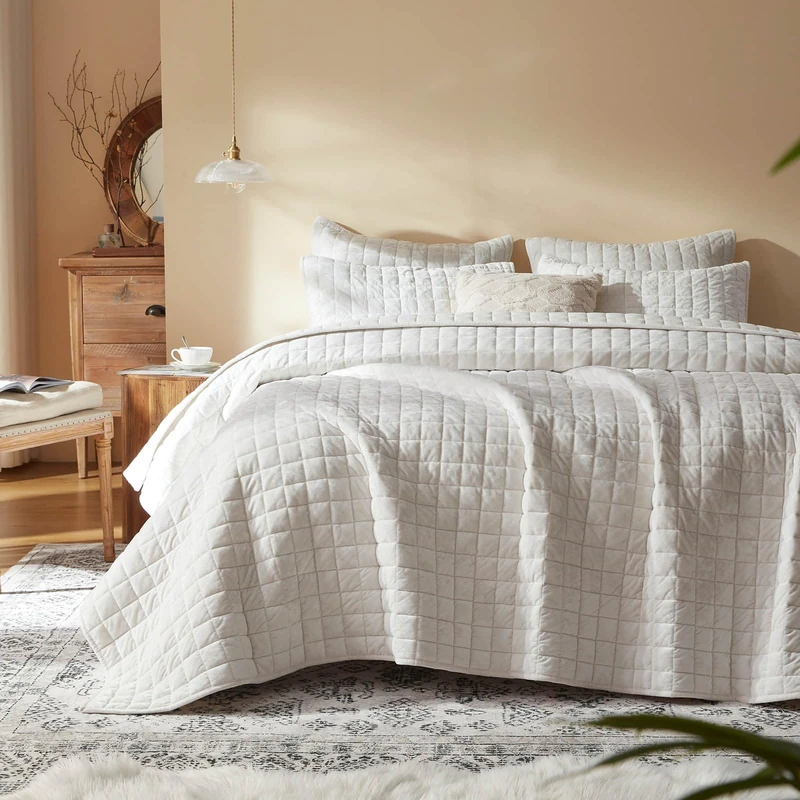 LEAONME Velvet Quilt Full/Queen Size-90''x98'', Lightweight White Velvet Comforter Set with 2 Pillow Shams, Soft Bedspread Coverlet Quilted Bedding Set for All Season