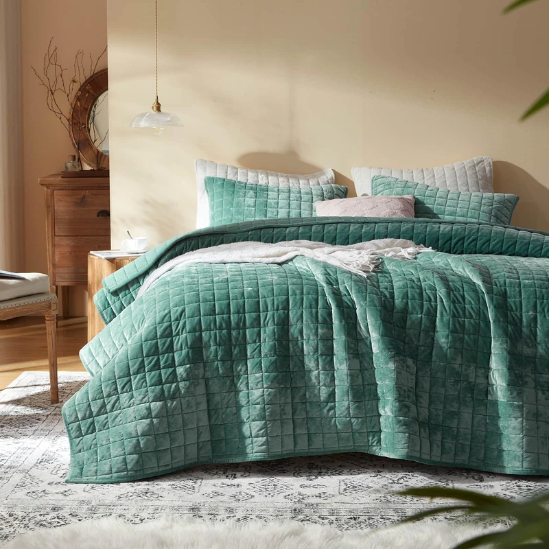 LEAONME Velvet Quilt King Size-98''x106'', Lightweight Aqua Green Velvet Comforter Set with 2 Pillow Shams, Soft Bedspread Coverlet Quilted Bedding Set for All Season