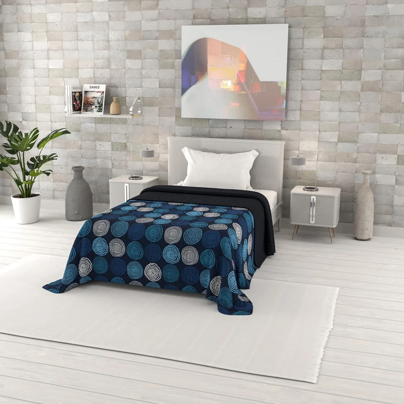 Italian Bed Linen Summer Quilt in Fantasy Microfibre, Queen Size: 220 x 270 cm, Hypnotic