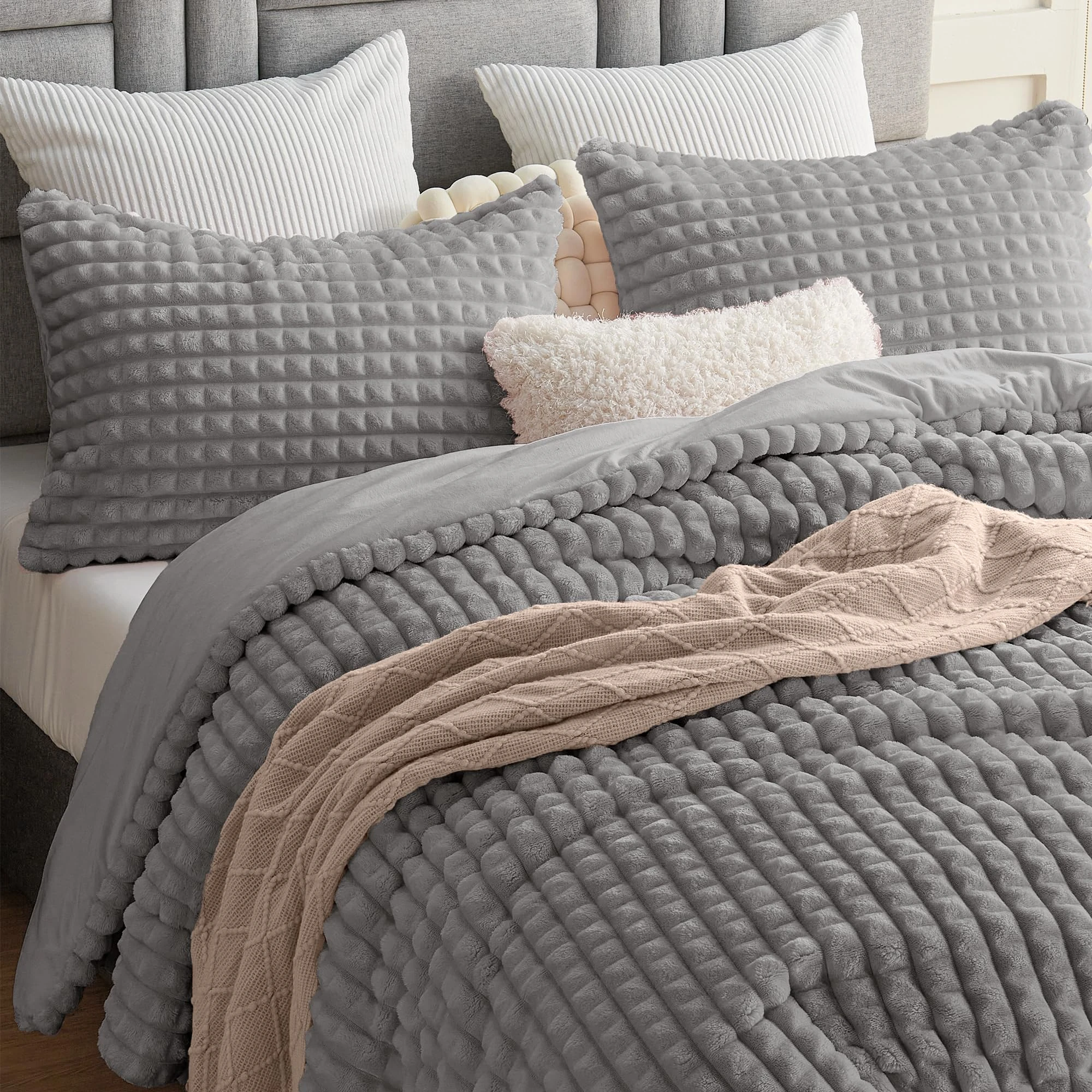 Plush & Plaid Fleece Queen Comforter Set with 2 Pillowcases, Fluffy Warm and Ultra Soft Heavy Bed Set for Winter, Luxury Fuzzy Gray Bedding Set for Adult