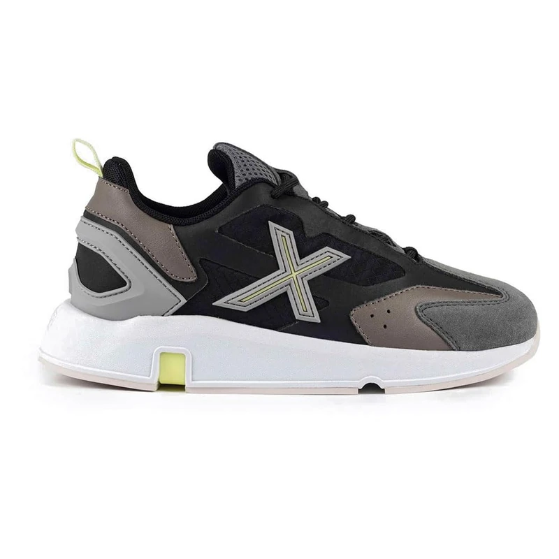 Munich Women's Avant Wmn 16 Sneaker, Black/White, 5 UK