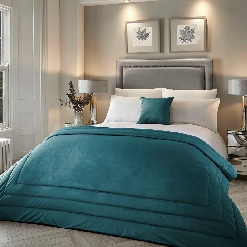 Soiree Teal Velvet Bedspread – L220 x W150cm – Box Frame Stitch – Luxury Quilted Throw Blanket for Bed – Super Soft Velvet Bedding – Glamorous Teal Quilt – Elegant Bedroom Accessory