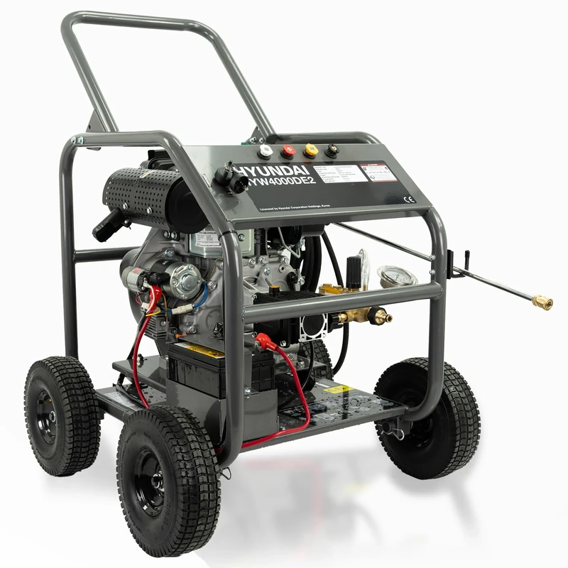 Hyundai 4000psi / 275 bar Diesel Pressure Washer, 4 Quick-release Nozzles, Electric Start, Annovi Reverberi Triplex Pump, 13L/min with 10m Hose, 2x 600ml Oil bottles included, 3 Year Warranty