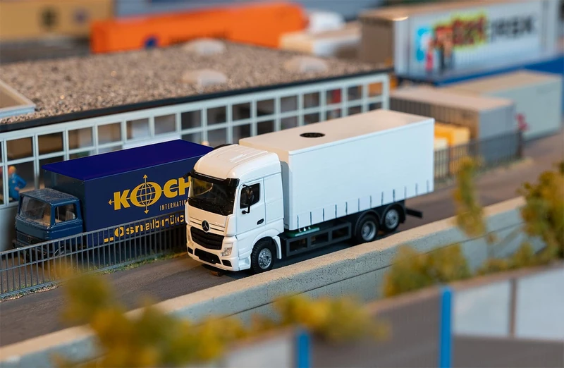 FALLER 161314 Car System Digital Truck MB Actros StreamSpace (HERPA) - Track: H0 - Vehicles for Model Railways - Scale: 1:87