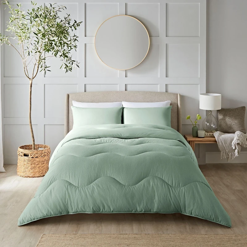 Night Lark Coverless Duvet King Size 10.5 Tog Seersucker Set - Meadow Green. Supersoft, Cosy and Lightweight Quilt. A Machine Washable, Hypoallergenic, Quick Drying All in One Comforter & Pillowcases