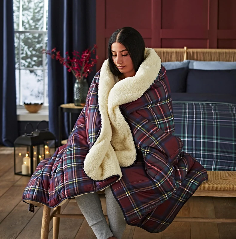 Night Lark Cosy Sherpa Fleece Blanket – 9 Tog Winter Blanket with Advanced Smartfil® Fibre, Throw for Sofas and Beds, Hypoallergenic, Washable – 135 x 200 cm, Classic Red Tartan