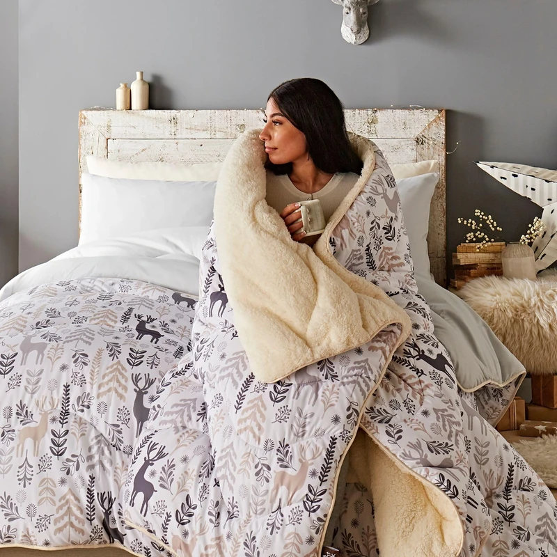 Night Lark Cosy Sherpa Fleece Blanket – 9 Tog Winter Blanket with Advanced Smartfil® Fibre, Throw for Sofas and Beds, Hypoallergenic, Washable – 135 x 200 cm, Scandi Winter