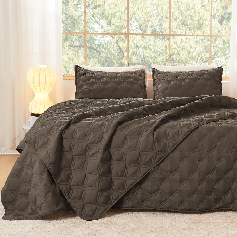 Litanika Oversized King Quilt Bedding Set, 3 Pcs Chocolate Bedspreads Set
