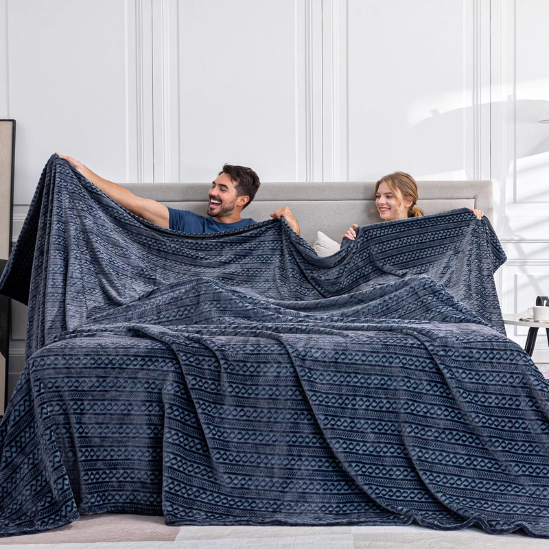 Serenhom Soft Cozy 120x138 Inches Seamless Oversized King Fleece Blanket, 3D Jacquard Decorative Giant 10'x11.5' California King Blanket Extra Large for Bed, Sofa, Couch, Travel, Navy Blue Chain