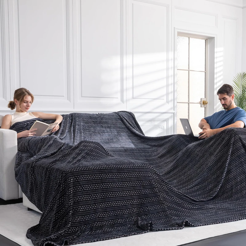 Serenhom Soft Cozy 120x138 Inches Seamless Oversized King Fleece Blanket, 3D Jacquard Decorative Giant 10'x11.5' California King Blanket Extra Large for Bed, Sofa, Couch, Travel, Travel,Black Chain
