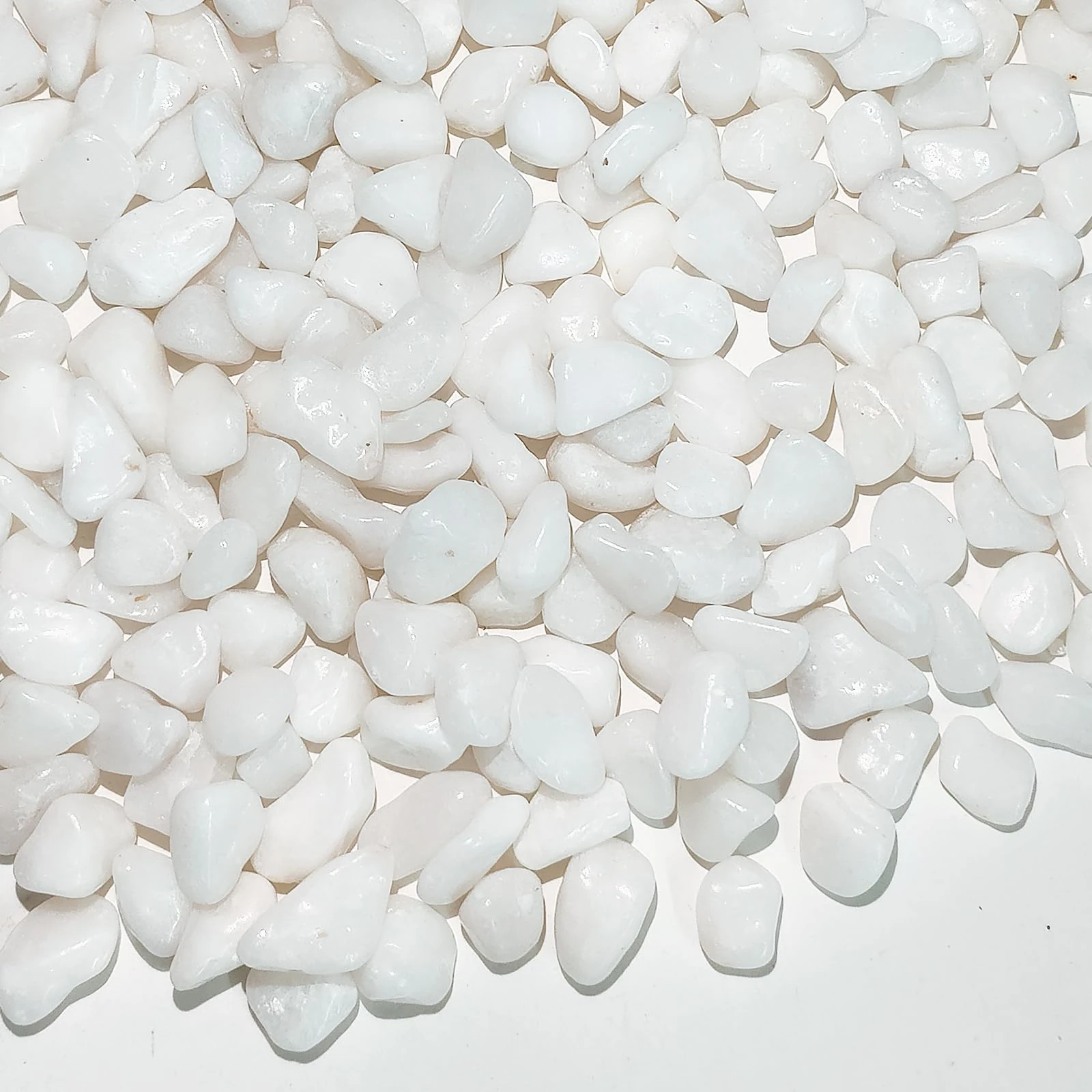 FANTIAN 1.8 kg White Pebbles for Garden, 6-9 mm Polished White Gravel, Decorative Stones for Plant Pots, Vases and Aquarium
