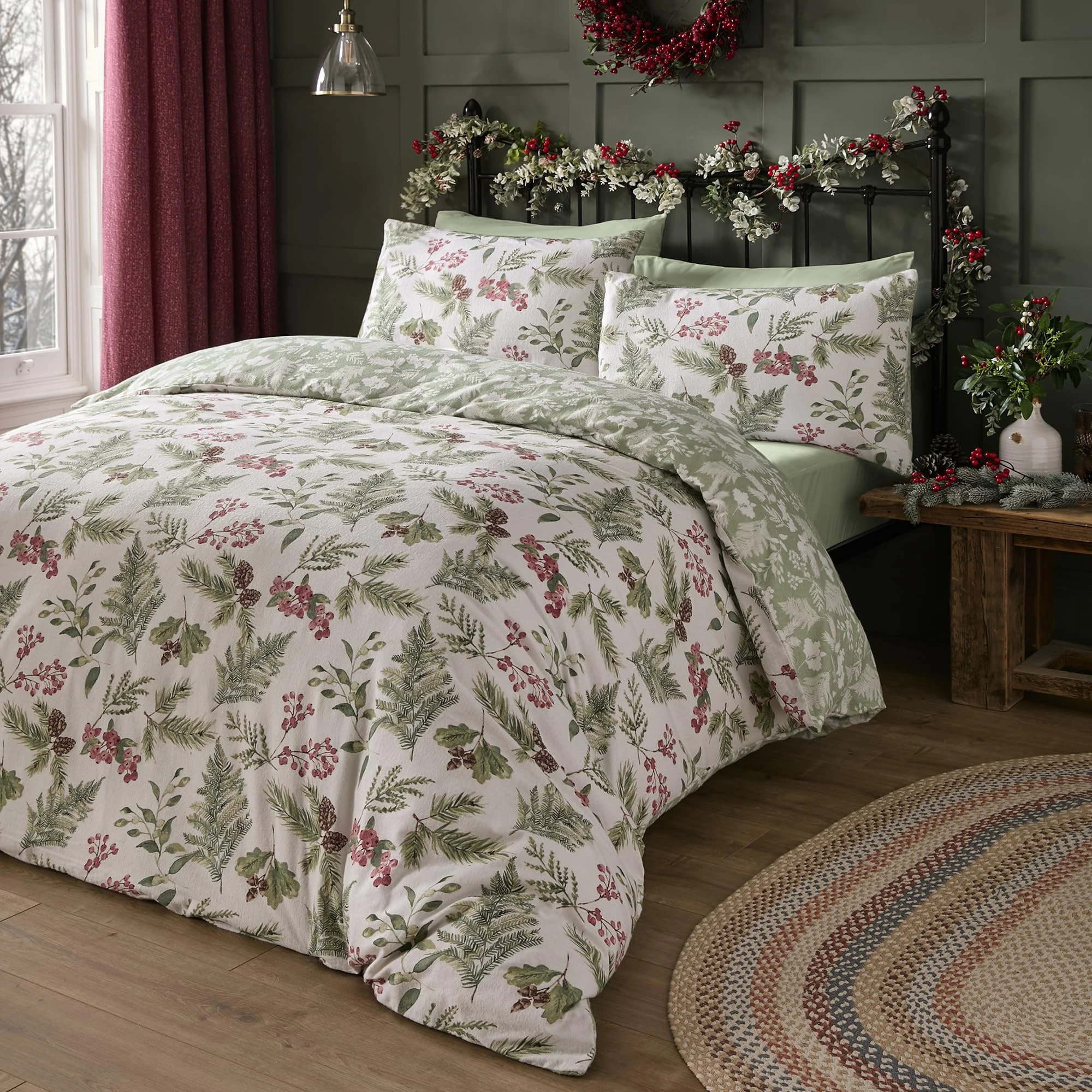 Dreams & Drapes - Christmas Holly & Red Berries Duvet Cover - King Bedding Size (230 x 220cm) - Reversible Design (2 Colours) - 100% Cotton - Christmas Sprigs & Fern