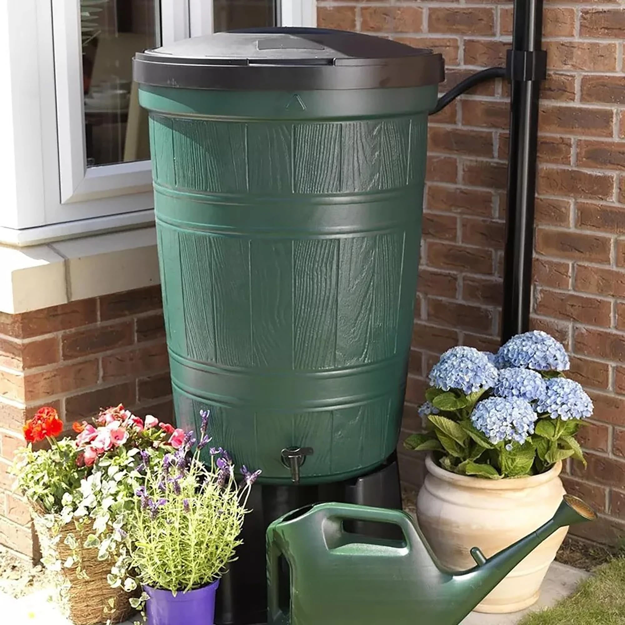200L Litre Wood Effect Green Barrel Water Butt with Child Safe Locking Lid, Stand & Rain Diverter Drainpipe Kit.