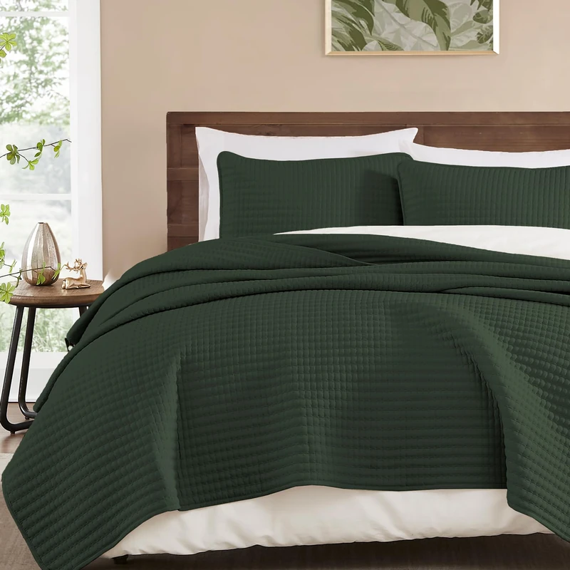 WRENSONGE King Size Quilt-3 Pieces Lightweight Bedspreads Dark Green King Quilt Bedding Set for All Seasons, Soft Summer Coverlet with 2 Pillow Shams Suitable for Bed, Couch, Quilt Blanket