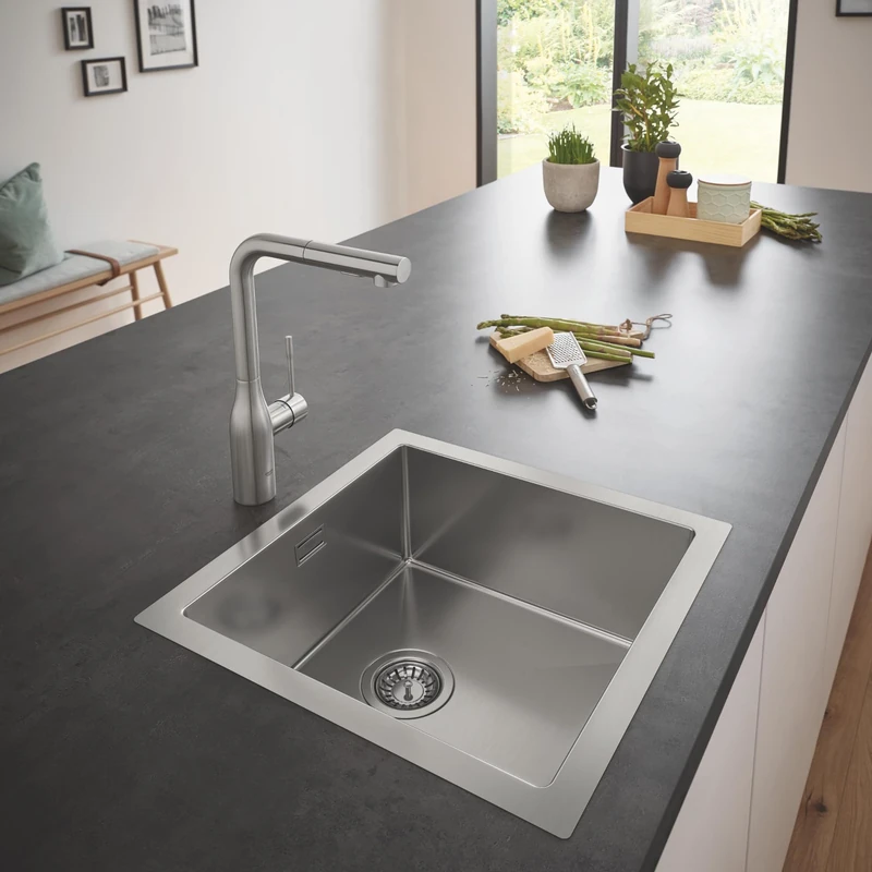 GROHE Kitchen Set of Essence Tap & K700 Kitchen Sink – (Stainless Steel Kitchen Sink with Overflow 464x464mm, Supersteel Pull-Out Kitchen Tap Size 348mm Tails 3/8 Inch)