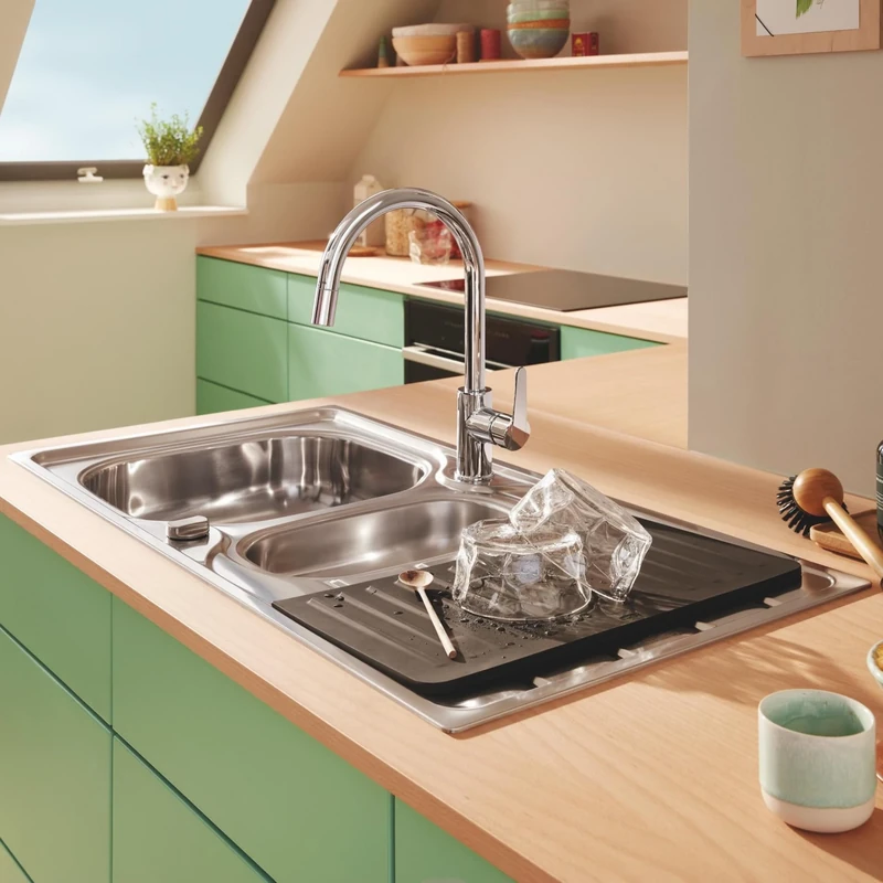 GROHE Kitchen Set of Start Curve Tap & K200 Sink & Draining Board – (Stainless Steel Sink 1.5 Bowl with Drainer 96.5x50cm, Chrome Pullout Tap Size 357mm Tails 3/8", Black Silicone Drainboard 45x40cm)