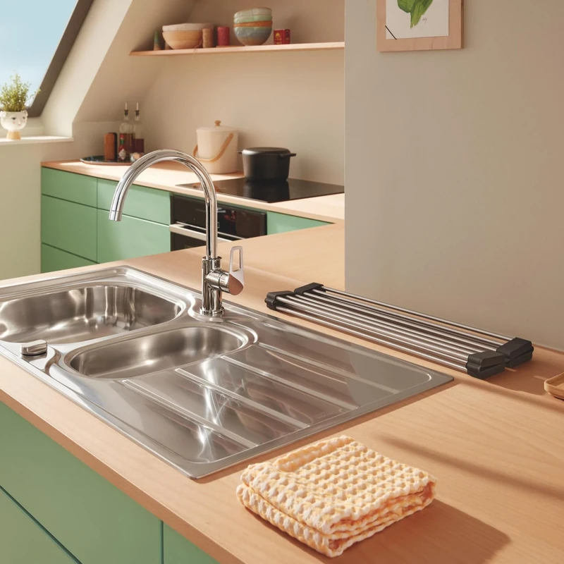 GROHE Kitchen Set of Bauloop Tap & K200 & Foldable Big Dish Rack – (Stainless Steel Sink 1.5 Bowl with Drainer 96.5x50cm, Chrome Tap Size 332mm Tails 3/8", Stainless Steel Drying Rack 490x748mm)