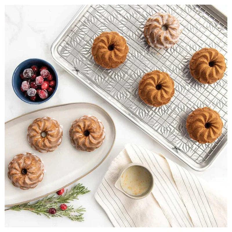 Nordic Ware 96277 Pirouette 5-Cup Bundtlette Pan Gold