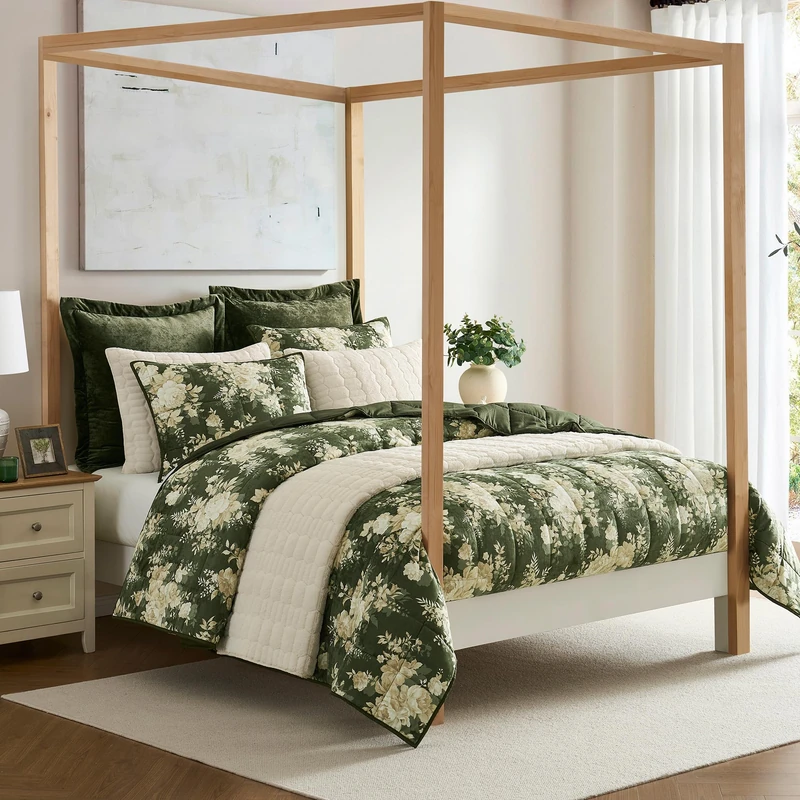 Wonderful Velvet Quilt Set, Box Stitched Army Green Velvet Lightweight Comforter Queen, Elegant Floral Printed, Pet-Friendly, Luxury Soft Cozy Bedspread Coverlet Bedding Set for All Season, 94"x94"