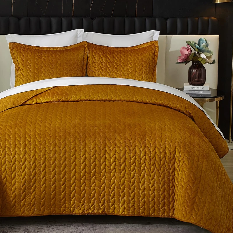 Ivellow Velvet Quilt King Size Ultra Soft Lightweight Velvet Comforter Set Oversized Bedspread Coverlet Full for All Season 3Pcs Luxury Quilted Bedding