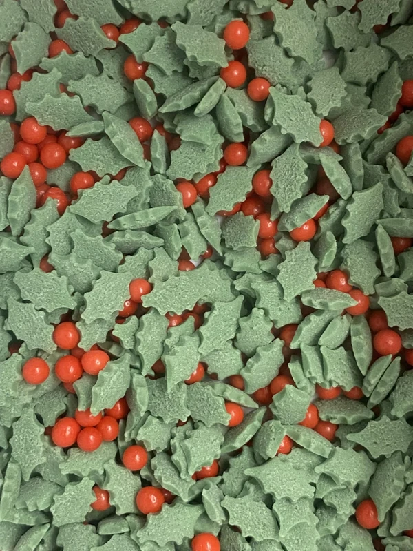 CHRISTMAS HOLLY LEAVES & BERRIES Mix Edible Christmas Sprinkles Cake Cupcake 75g