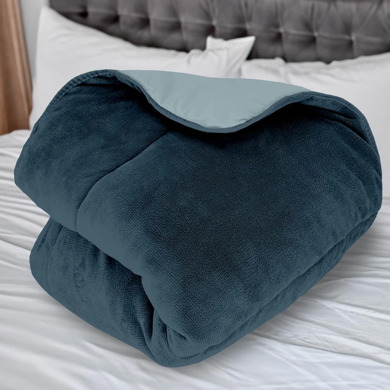 Soleil d'ocre, 220 x 240 cm Microfibre Fleece Lined Quilt - Sky Blue and Navy Blue
