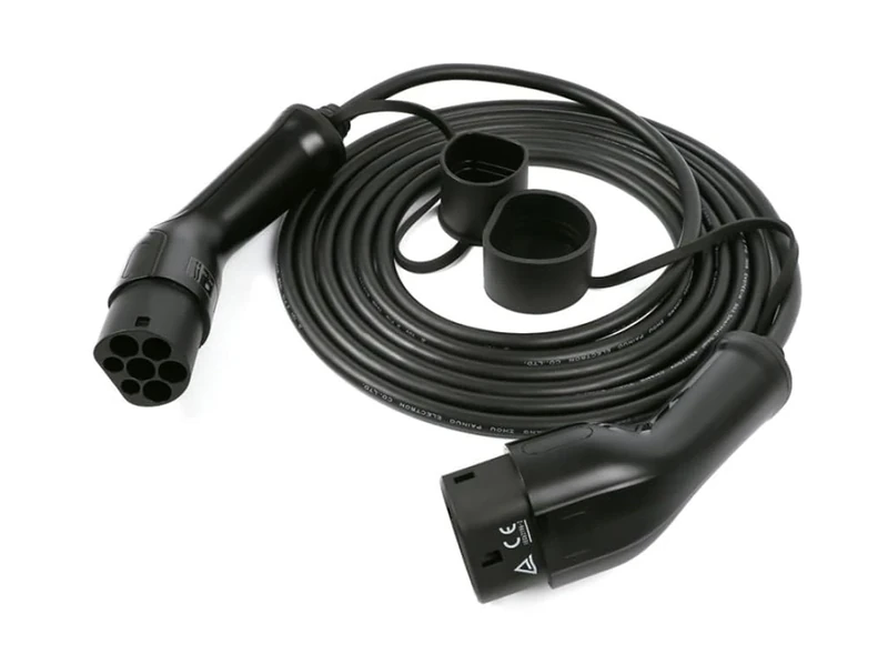 Type 2 charging hose for electric cars, 5 m, 32 A, 480 V, with IP55 protection, ideal for efficient and safe charging outdoors, adapting to your electrical needs.