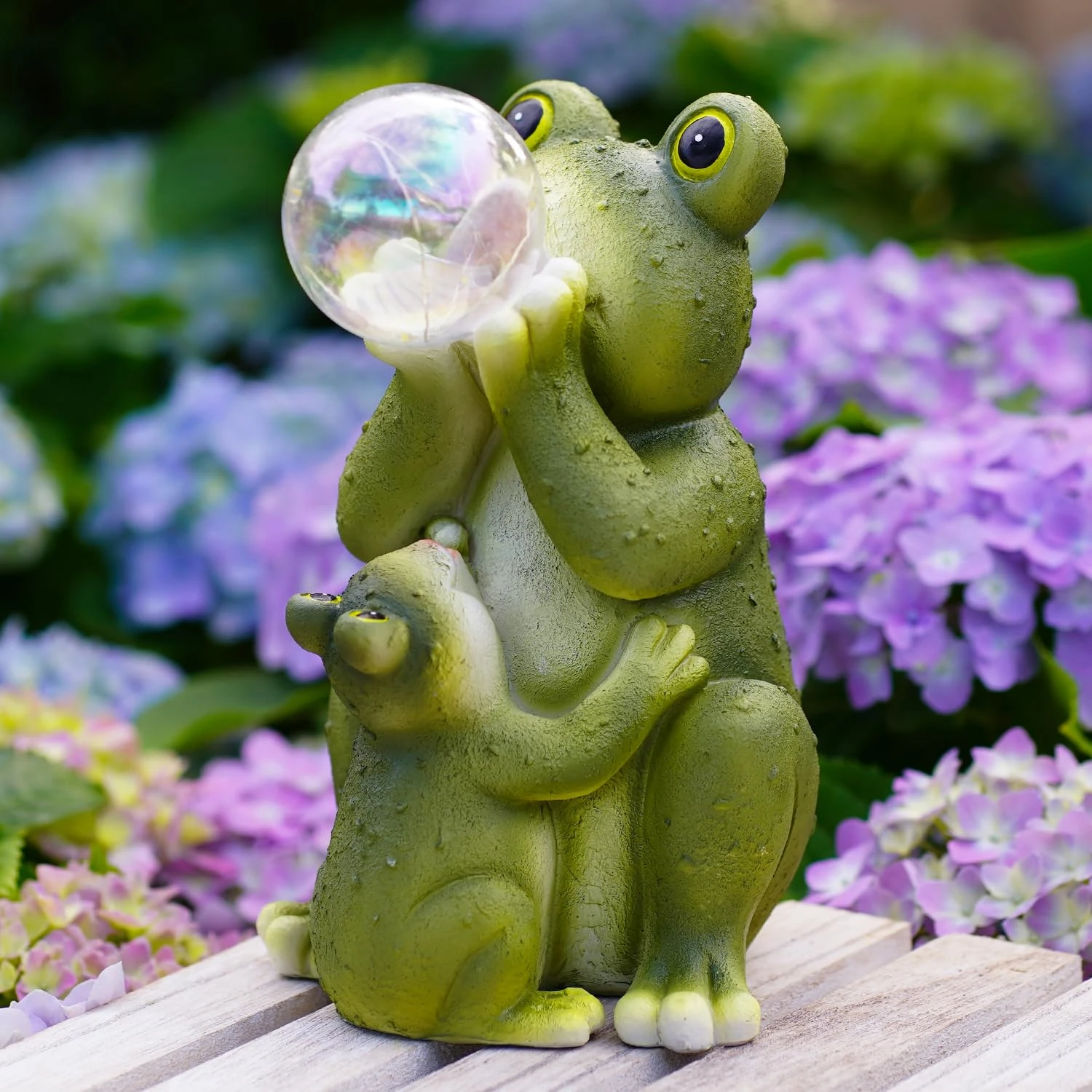 Yeomoo Solar Frog Statue with Bubble Ball Lights - Outdoor Garden Ornaments with Baby for Patio Yard Lawn Balcony - Gifts for Mum Women Birthday Gifts