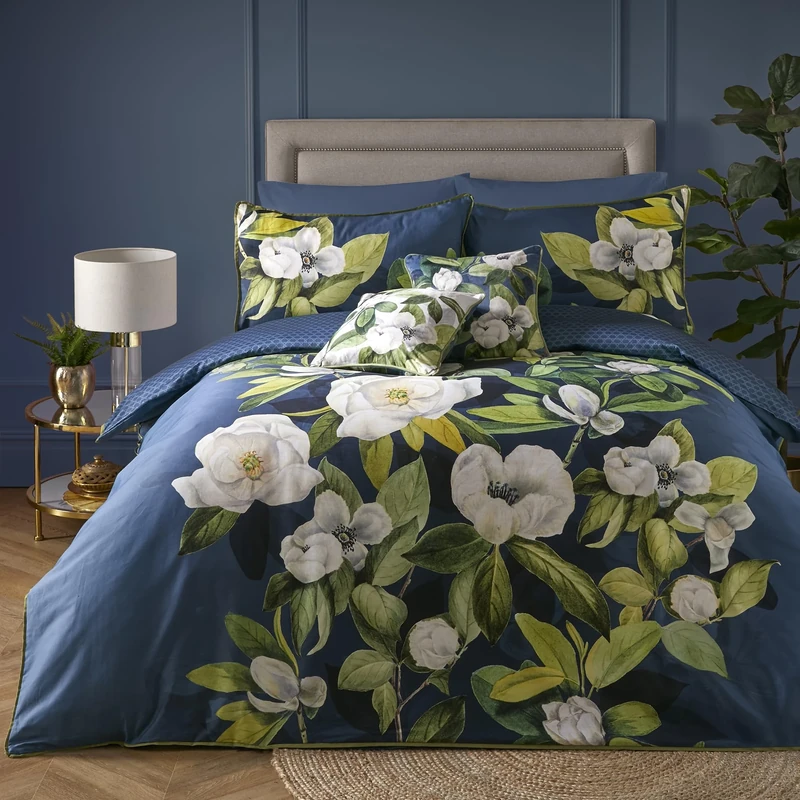 SOIREE - Navy White Floral Duvet Cover Set - King Size (230 x 220cm) - Reversible (2 Designs) - Soft 100% Sateen Cotton - 2 Pillowcases - Luxury Bedding with White Flowers - Navy Bedding