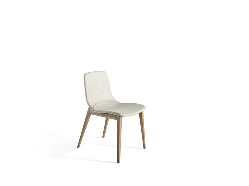 AlexandreHouse Silla comedor tapizada en tela y estructura de patas en madera de fresno pintado en colore nogal.