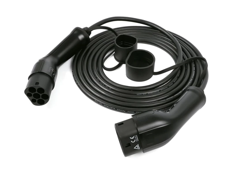 Type 2 5 m 32A 480 V electric car charging hose with IP55 protection, ideal for efficient charging of electric vehicles.