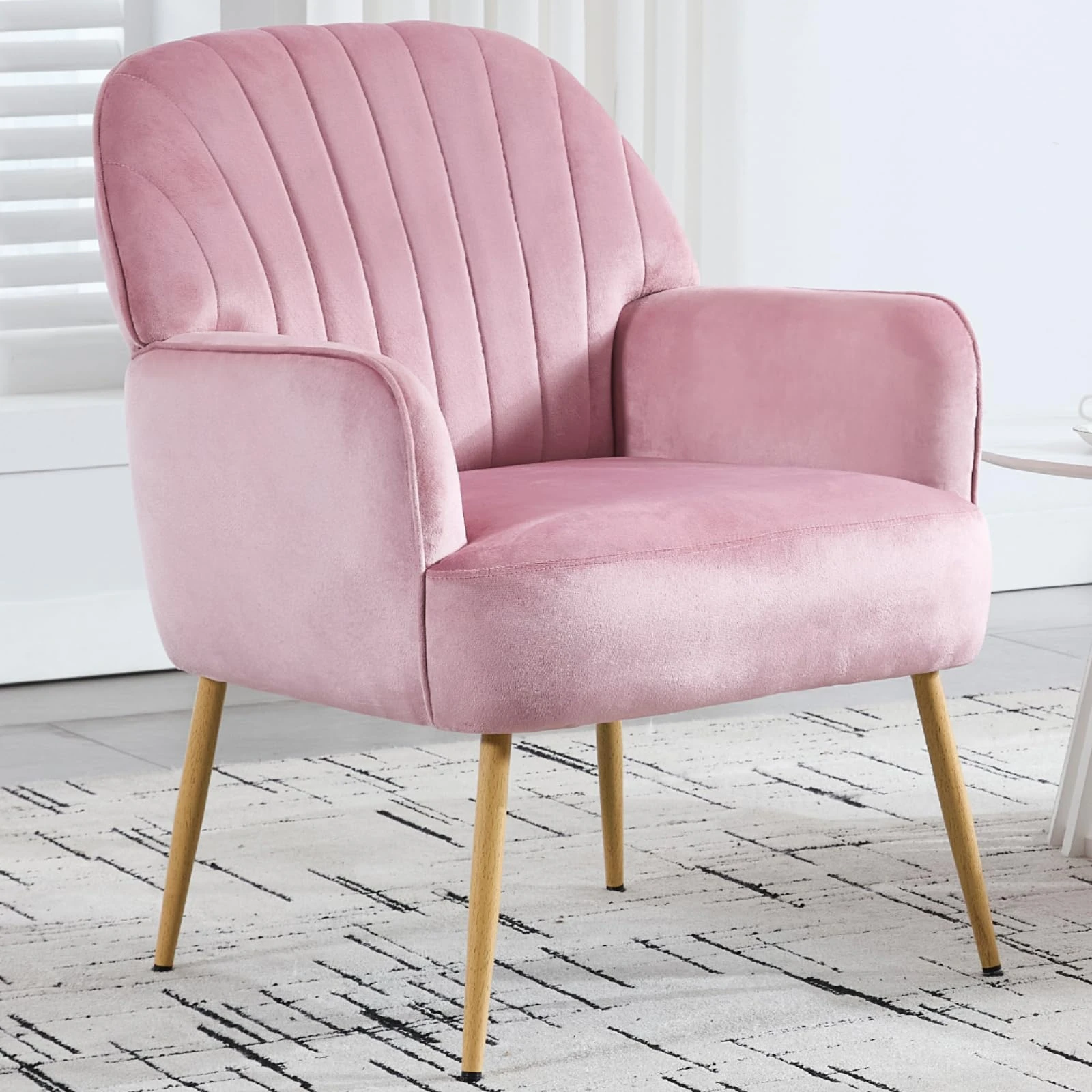 E-Motie Velvet Accent Chair, Modern Upholstered Single Sofa Side Living Room Chair, Comfy Barrel Reading Armchair with Metal Legs for Bedroom, Waiting Room, Office and Cafe, Pink