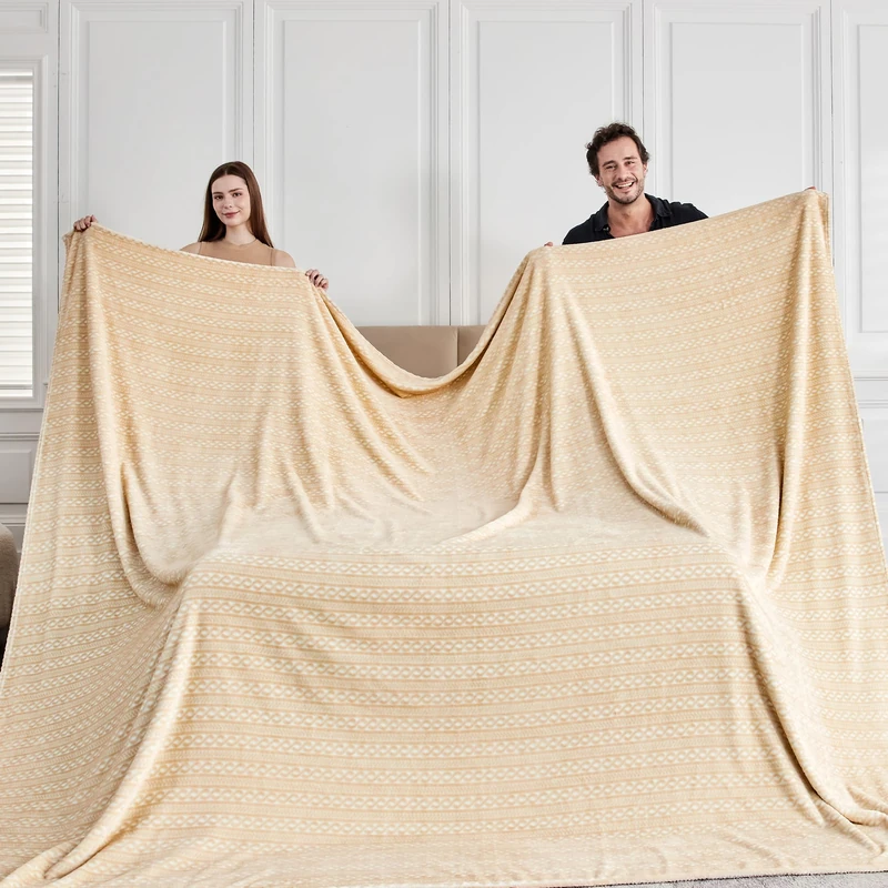Serenhom Extra Large Soft Cozy 120x138 Inches Seamless Oversized King Fleece Blanket - Huge 3D Jacquard Decorative 10'x11.5' California King Blanket for Bed, Sofa, Couch, Travel, Khaki Chain