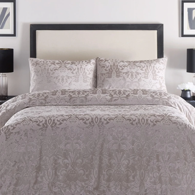 Laurence Llewelyn-Bowen - Linen Embossed Damask Duvet Cover - Double Bedding Size (200 x 200cm) - 2 Pillowcases - Cream Linen Velvet Damask Bedding - Luxury Bedding Set - Jacquard Duvet Set
