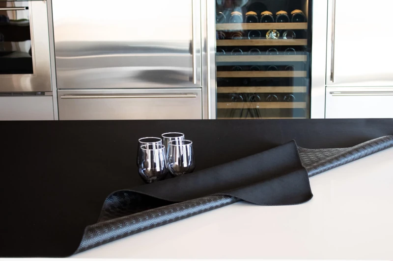 GEMITEX Table Protector Made in Italy Anti-Slip, Shockproof, Double-Sided Black/Black, 140 x 300 cm, Furnishes and Protects Your Table from Shocks, Scratches and Liquids, Finished with Overlock Edge