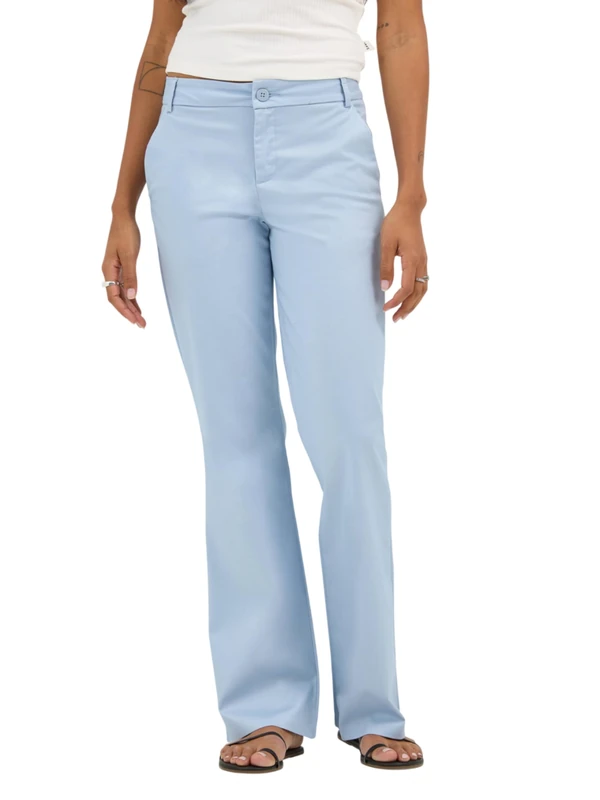 Lee Women's Wrinkle Free Mid Rise Bootcut Pant, Shy Blue, 14 Short