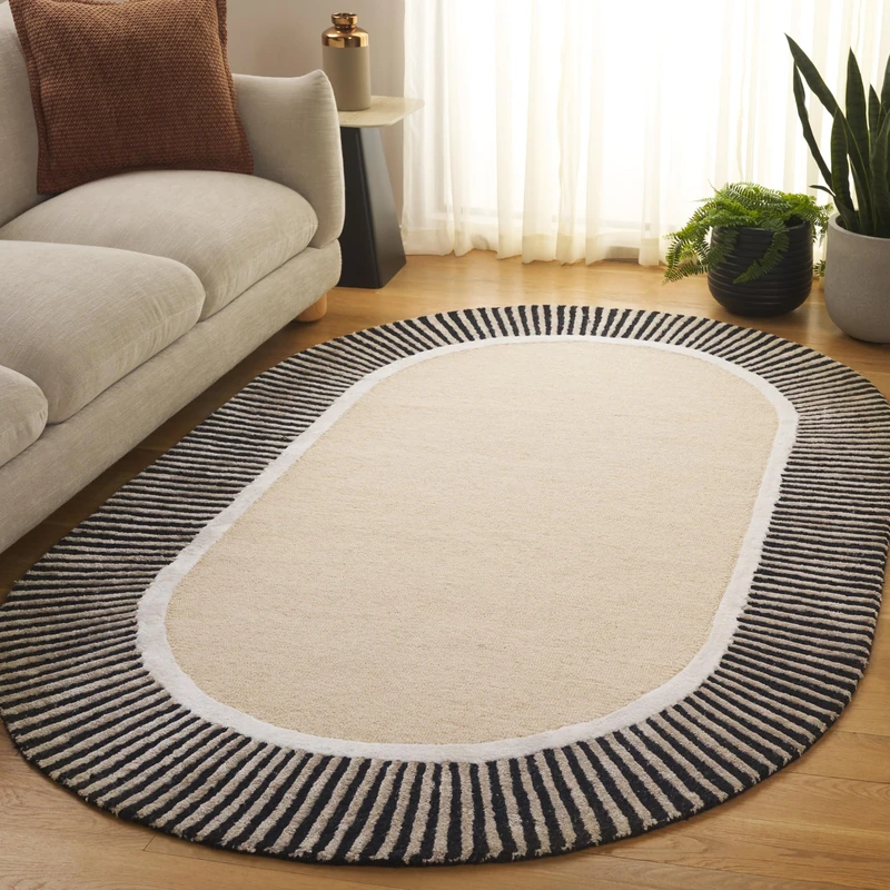 SAFAVIEH Modern Rug for Living Room, Dining Room, Bedroom - Fifth Avenue Collection, Medium Pile, in Beige and Black, 152 X 244 cm