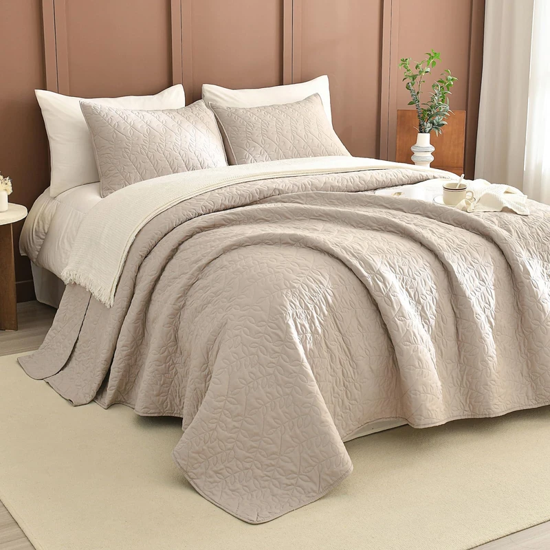 Sanracie Oversized Queen Quilt Bedspread 102"*118", 100% Cotton Quilt Bedding Set 3pcs Linen Colored Extra Large Wide Coverlet Queen Size Lightweight Soft and Cozy Cloud Bed Quilts for All Season