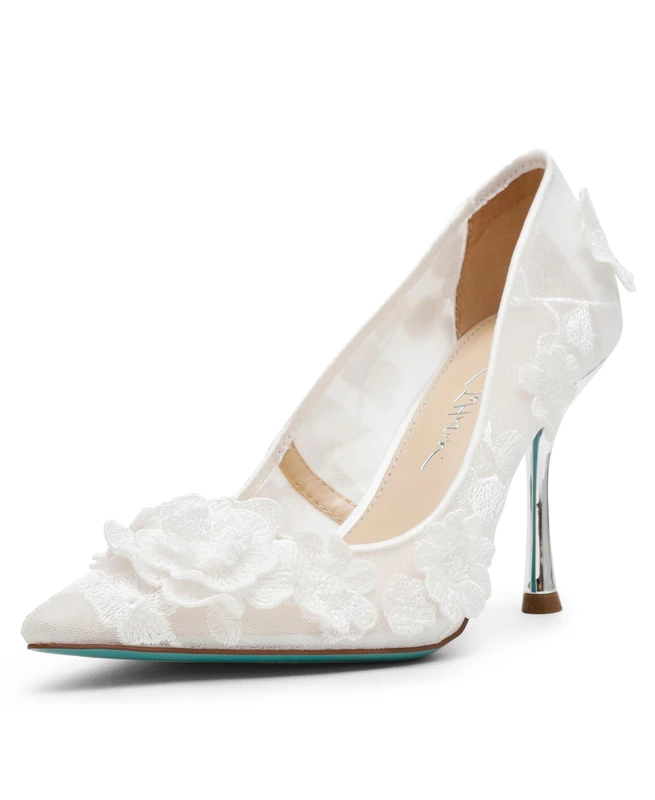 Betsey Johnson Women's Aimey Pump, Ivory, 5 UK