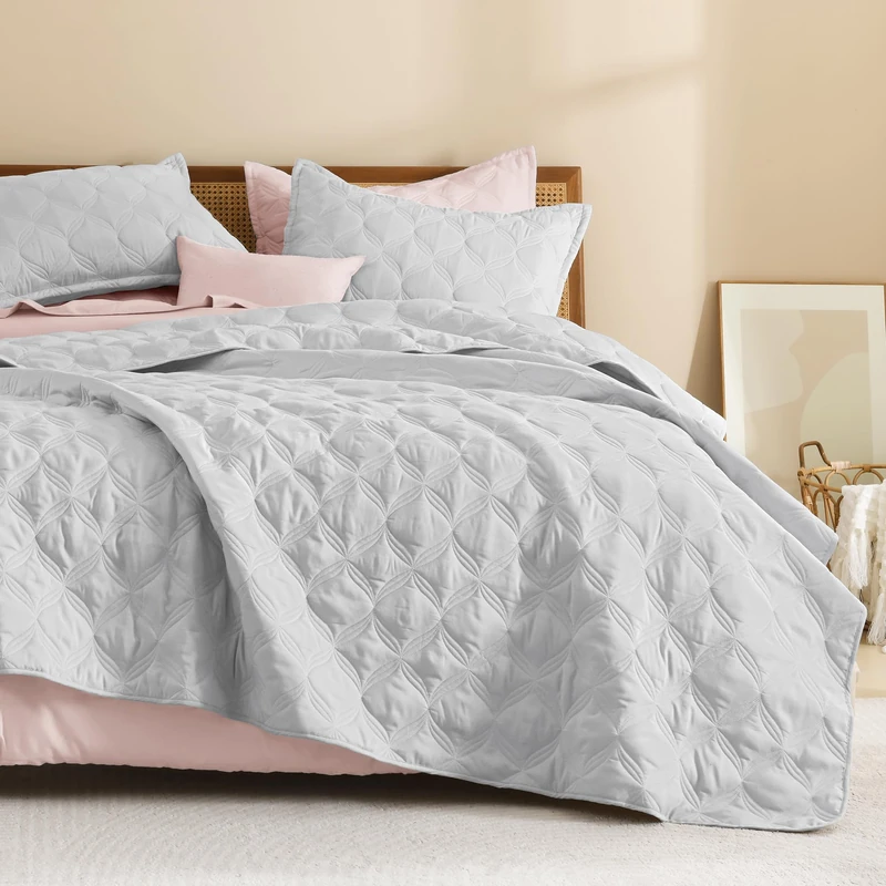 Litanika Oversized King Quilt Bedding Set, 3 Pcs Light Grey Bedspreads Set