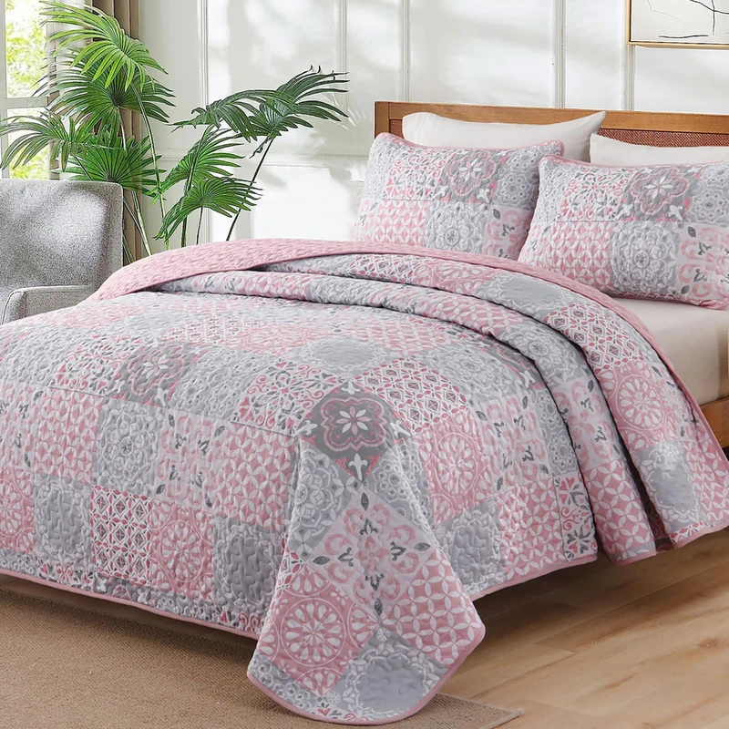 Dobuyly Pink Grey Quilt Set King Size, Boho Plaid Patchwork Bedspreads Coverlet Set, 3 Pieces Soft Lightweight Microfiber Summer Quilt Bedding Set for All Seasons 110"x90"