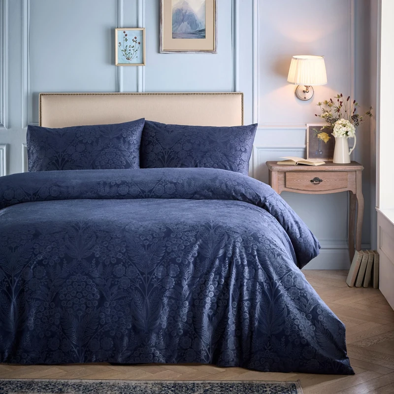 Appletree - Navy Floral Embossed Duvet Cover - Super King Bedding Size (260 x 220cm) - Soft Velvet Bedding in Blue - 2 Pillowcases - Engraved Floral Flowed Duvet Cover - Velvet Blue Bedding