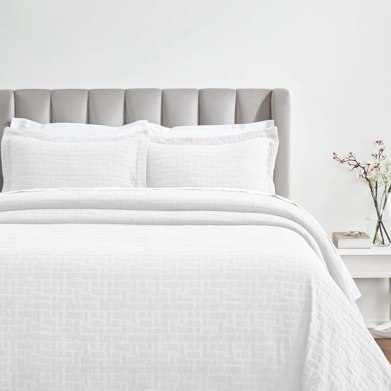 Superior 3 Piece Cotton Bedspread and Sham Set, Home Bed Decor, Decorative Bed Spread, 2 Pillow Shams, Medium Weight, Geometric Matelasse Coverlet, Bedding Essentials, Madrid Collection, Queen, White
