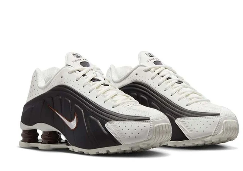 NIKE Women's Shox R4 Sneaker, Sail Sail Black Fauna Brown, 5 UK