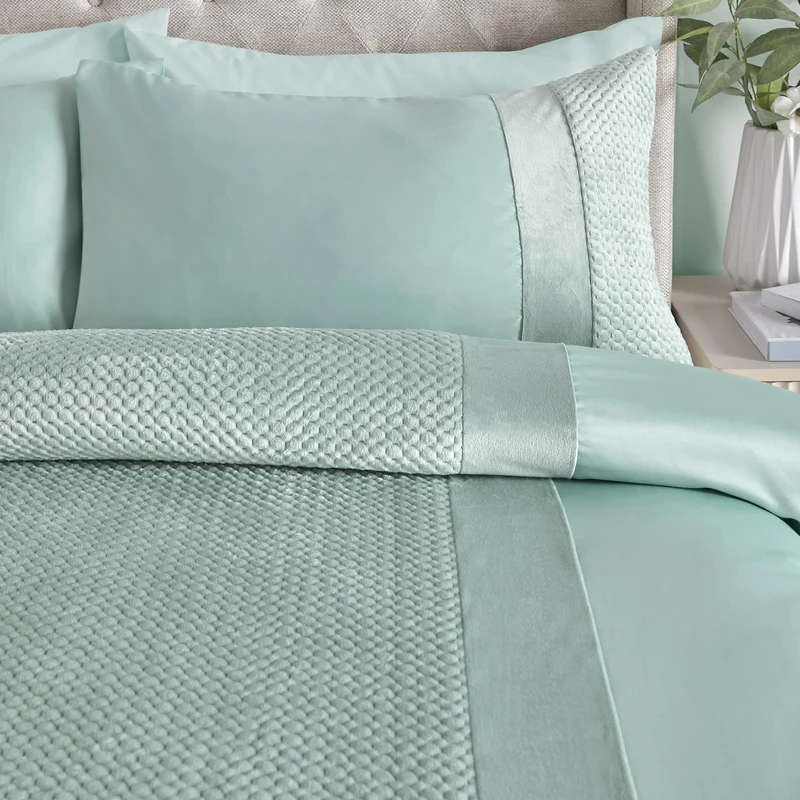 SOIREE Quilted Duvet Cover – Duck Egg – Super King Size (260 x 220cm) – Velvet & Satin Blend – Pinsonic Pattern – 2 Pillowcases – Luxury Soft Touch Bedding